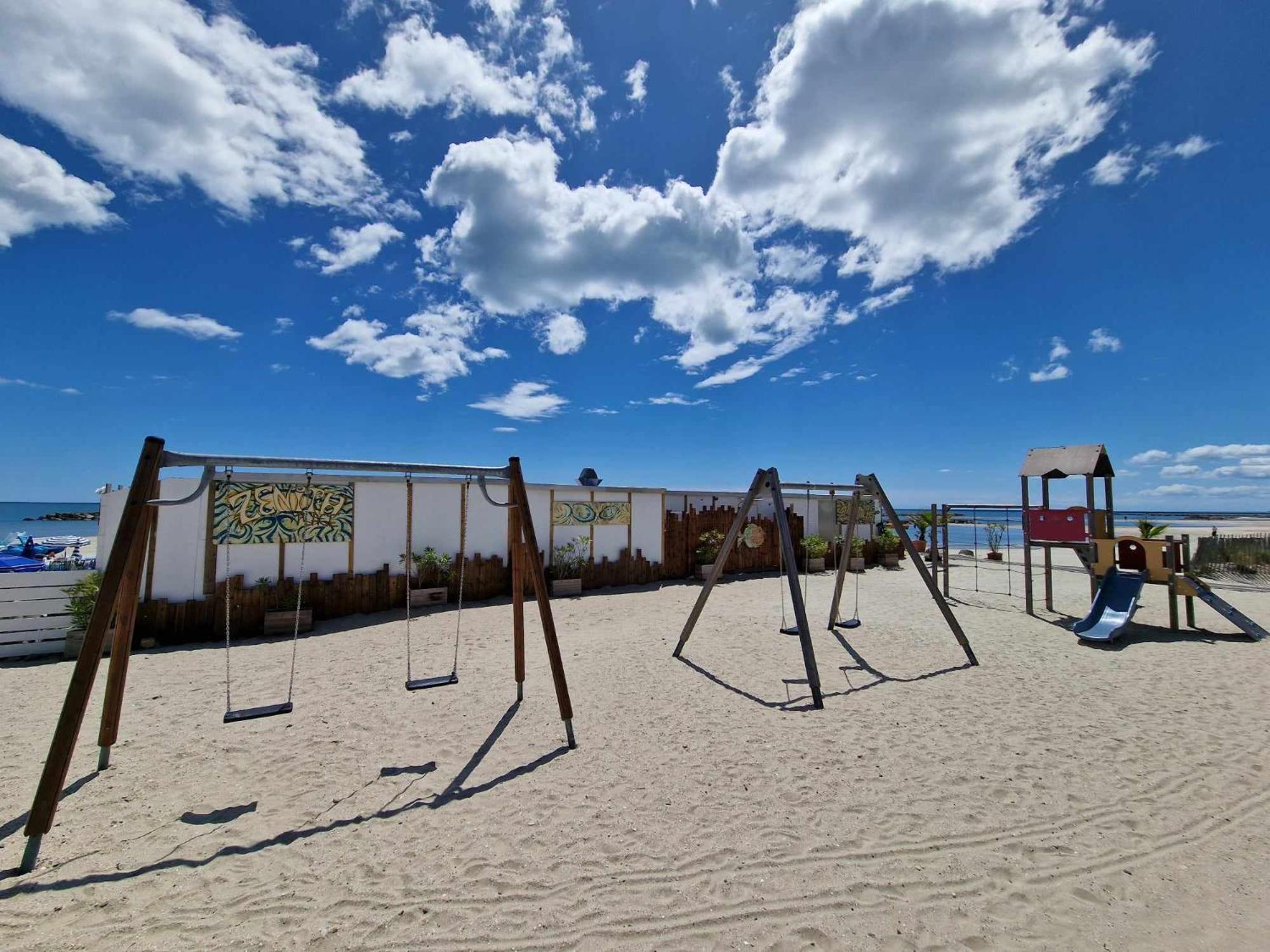 Appartement 1Ere Ligne Piscine Terrasse Au Bord De La Plage Front De Mer Avec 6 Velos Palavas-les-Flots Buitenkant foto